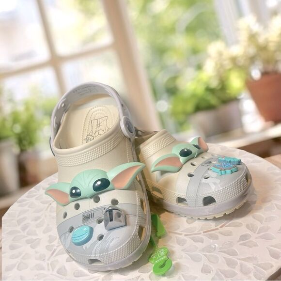 Crocs Star Wars Grogu X Classic Clogs Unisex M6/W8 Beige Casual Slippers LW524 - Picture 1 of 15
